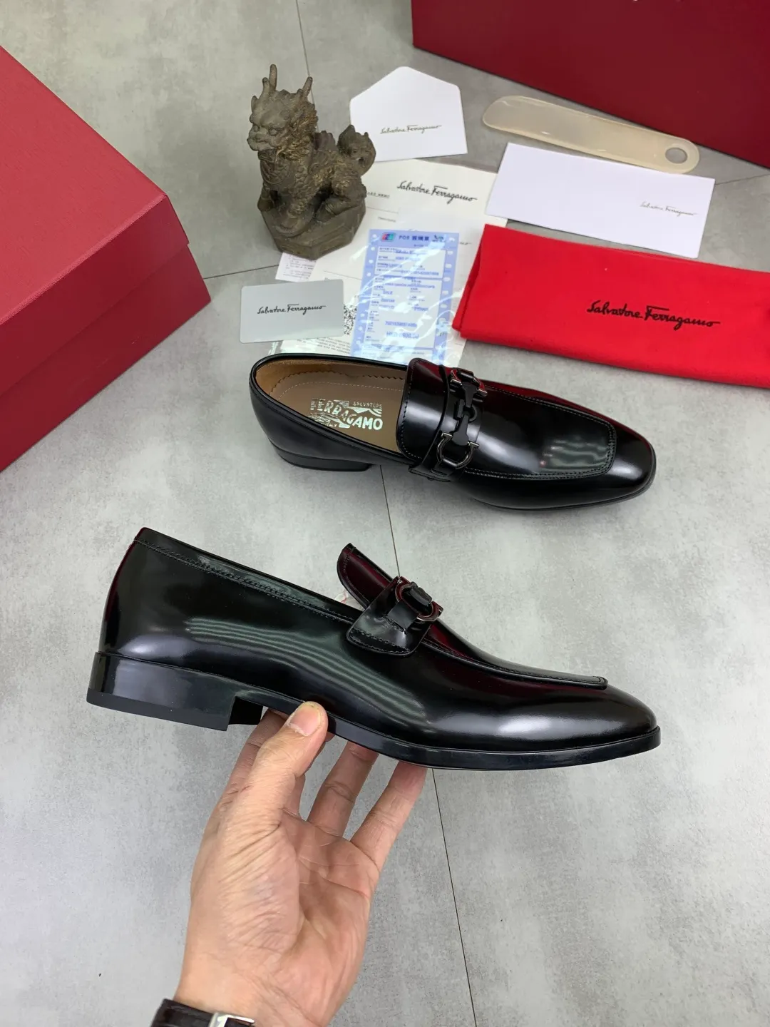 Men's men's shoes 💰P600💰[New model] High quality water-dyed cowhide 🆘[Salvatore Ferragamo] Ferragamo's latest casual business leather shoes for men! Listed simultaneously! The fabric is made of specially imported original calfskin, and the interior is made of imported water-dyed cowhide. It is absolutely luxurious and leads the fashion trend. High-end rubber outsole, size: 38-44 (45 and 46 can be customized) 5️⃣ colors available